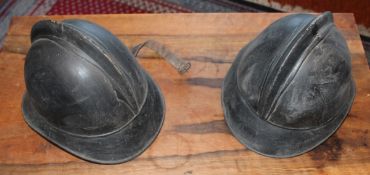 2 Feuerwehrhelme schwarz