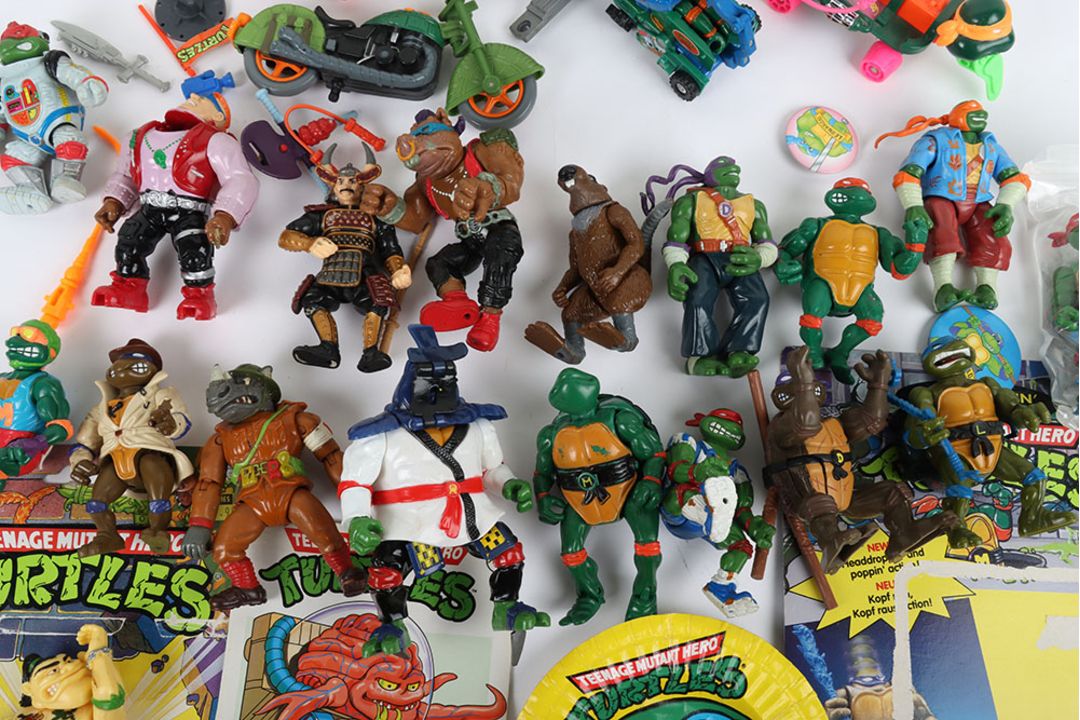 Vintage Teenage Mutant Ninja Turtles action figures, cardbacks, vehicles, weapons, accessories Playm - Image 2 of 2