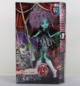 Monster High Honey Swamp Freak du Chic 2014 New in Box Doll Mattel.