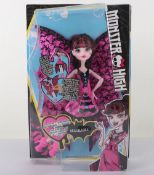 Monster High Draculaura Ghoul To Bat Transformation 2015 New in Box Doll Mattel.
