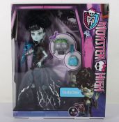 Monster High Frankie Stein Ghouls Rule 2012 New in Box Doll Mattel.