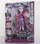 Monster High Ari Hauntington Singing Popstar 2015 New in Box Doll Mattel.