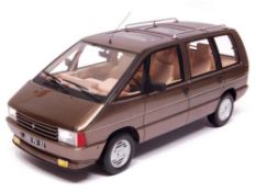 Ottomobile OT135 1:18 Scale Die Cast Renault Espace 2000-1 Brun Canelle 1985.