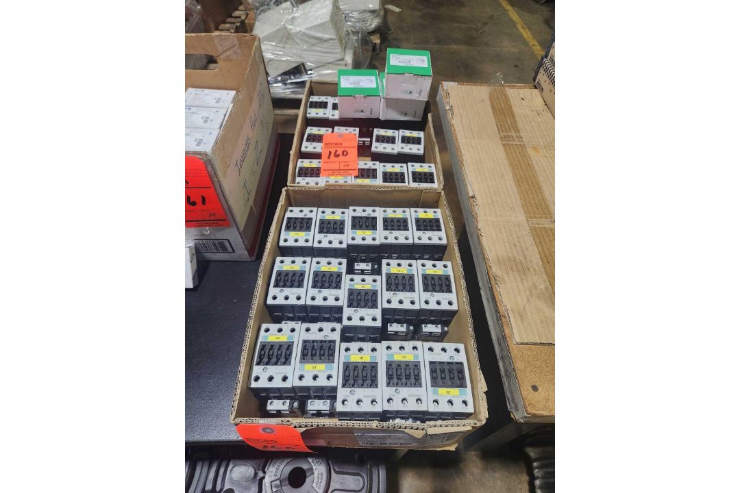 Siemens Contactors - Image 1 of 3