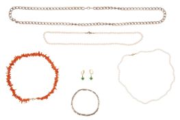 A GROUP OF SILVER, COSTUME, PEARL AND CORAL JEWELLERY