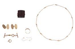 A COLLECTION OF JEWELLERY