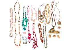 A COLLECTION OF SILVER AND COSTUME JEWELLERY