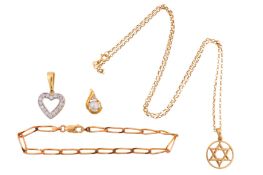 A COLLECTION OF JEWELLERY