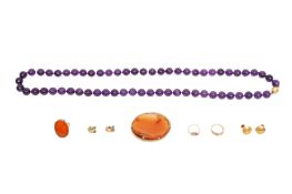 A COLLECTION OF JEWELLERY