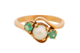 A PEARL AND EMERALD CROSS-OVER RING