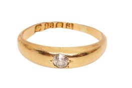 18CT GOLD SINGLE STONE DIAMOND RING, CIRCA 1956