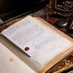 Autographs & Memorabilia