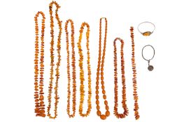 A GROUP OF AMBER JEWELLERY