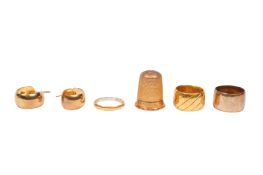 A COLLECTION OF JEWELLERY