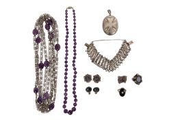 A GROUP OF SILVER JEWELLERY