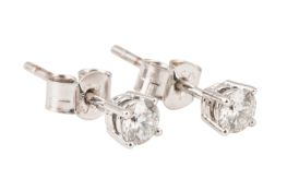 A PAIR OF DIAMOND STUD EARRINGS