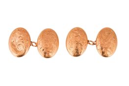 AN ENGRAVED PAIR OF GOLD CUFFLINKS