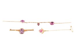 A COLLECTION OF JEWELLERY