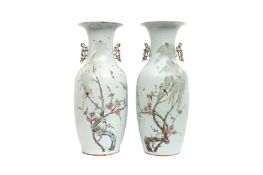 A PAIR OF LARGE CHINESE FAMILLE-ROSE 'BIRDS' VASES 民國時期 粉彩花鳥圖紋雙耳大瓶一對