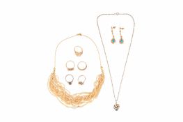 A GROUP OF JEWELLERY