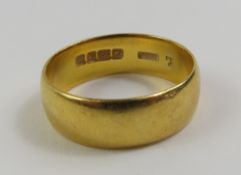 A 22ct gold wedding band, finger size M centre, 5.