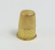 A Victorian period gold thimble, with a patterned
