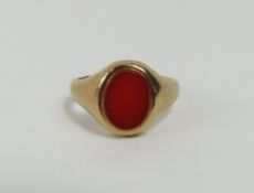 A 9ct gold carnelian set signet ring, finger size