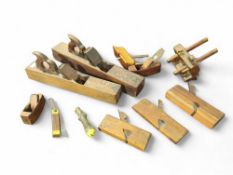 A quantity of woodworking tools including jack pla