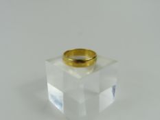 A plain unmarked wedding band, finger size P centr
