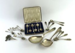 A cased set of silver coffee spoons, 41.8g gross;