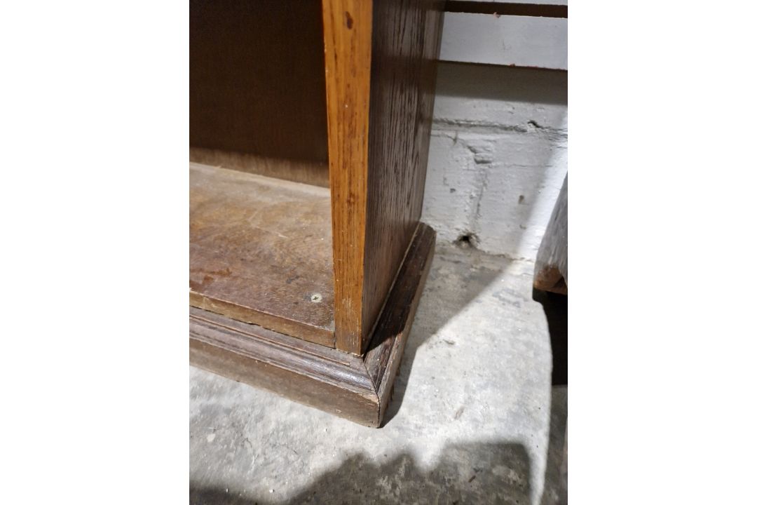 Unusually large oak bookcase, three section having 14 adjustable shelves, 172cm high x 310cm wide - Image 21 of 23