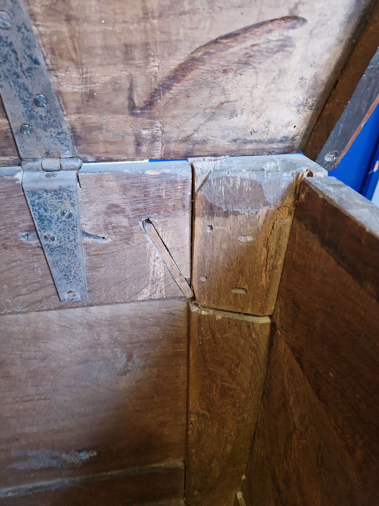 Antique oak coffer, the planked top with lunette frieze, the three-framed panel front scroll - Image 16 of 27