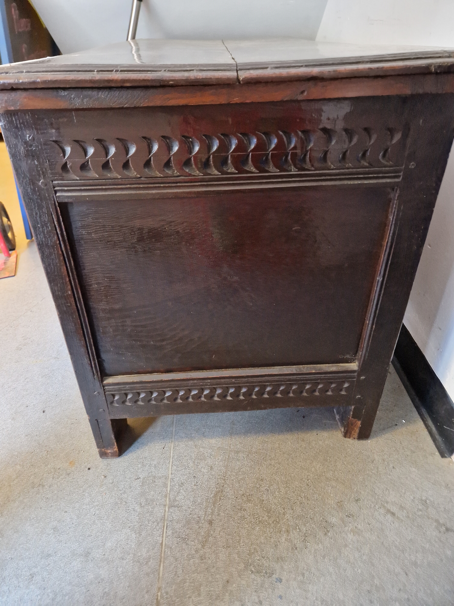 Antique oak coffer, the planked top with lunette frieze, the three-framed panel front scroll - Image 7 of 27