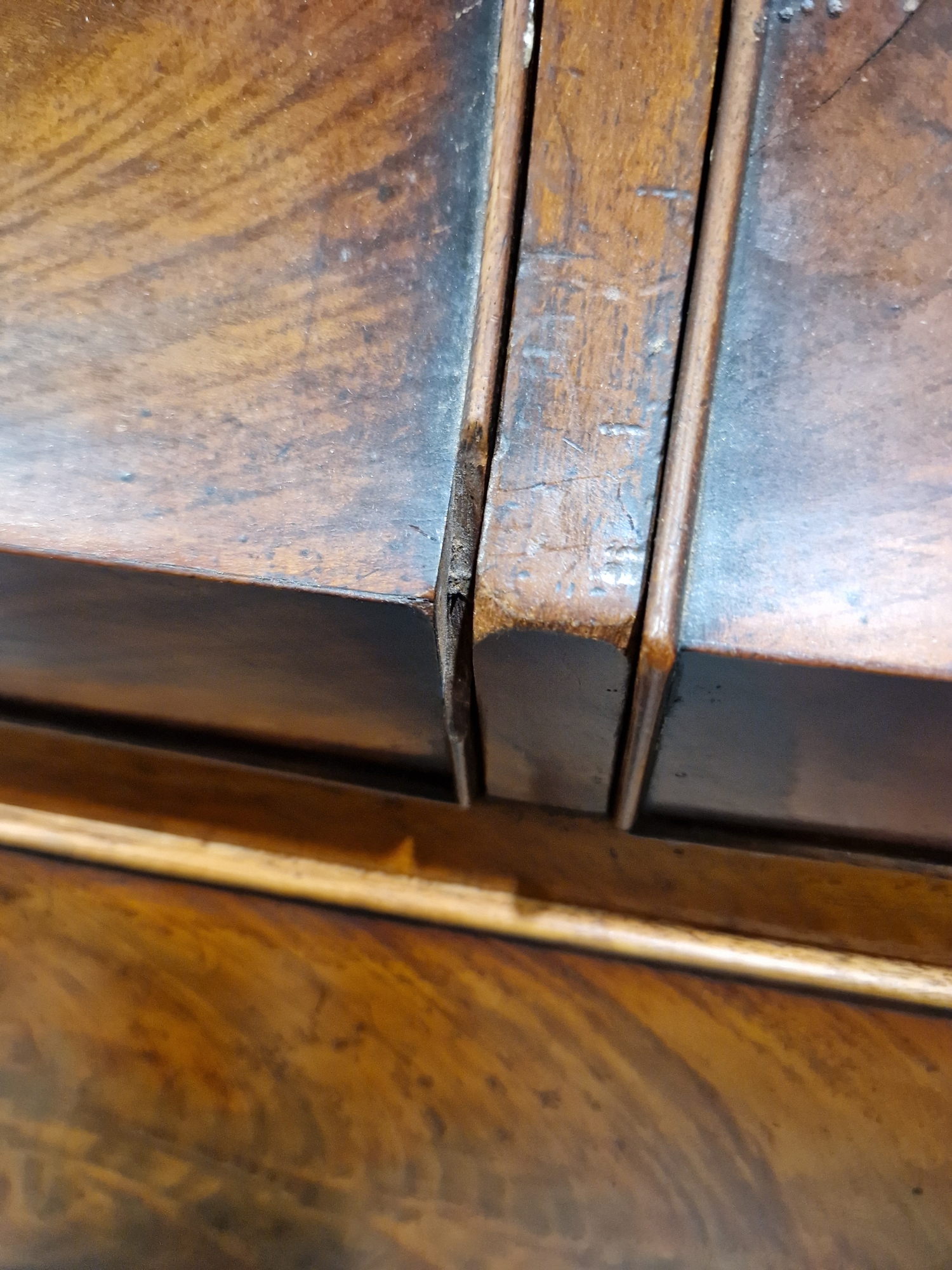 Victorian mahogany chest of drawers having a concealed frieze drawer, over three short and  three - Image 47 of 61