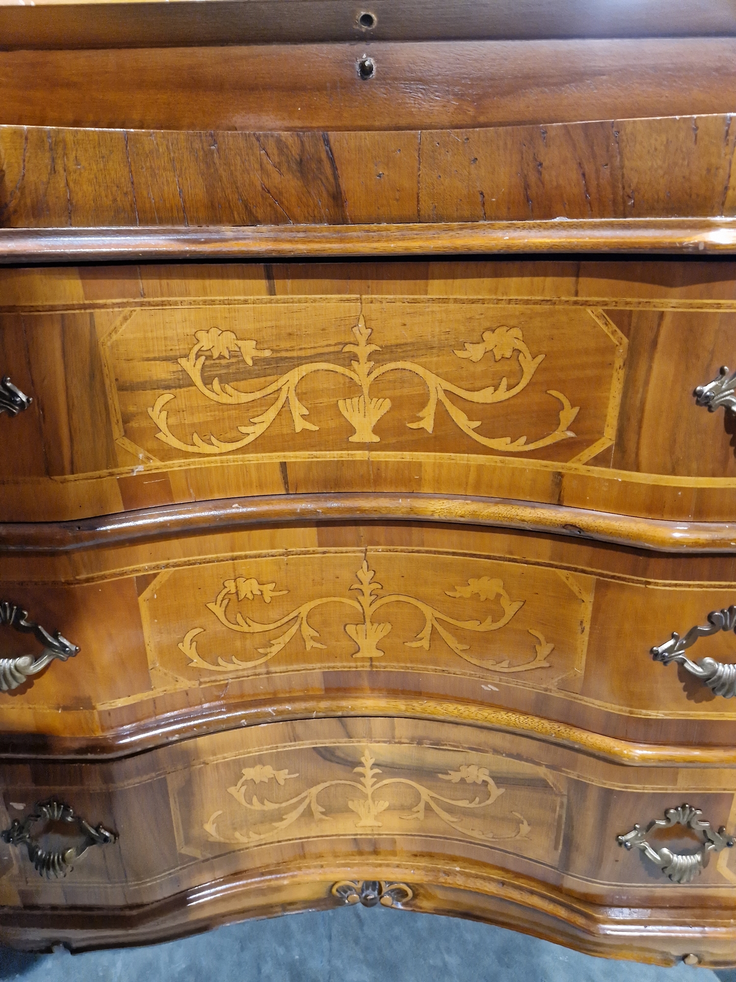 Reproduction marquetry inlaid bureau, the fall-front enclosing two fitted drawers and pigeonholes - Image 15 of 34