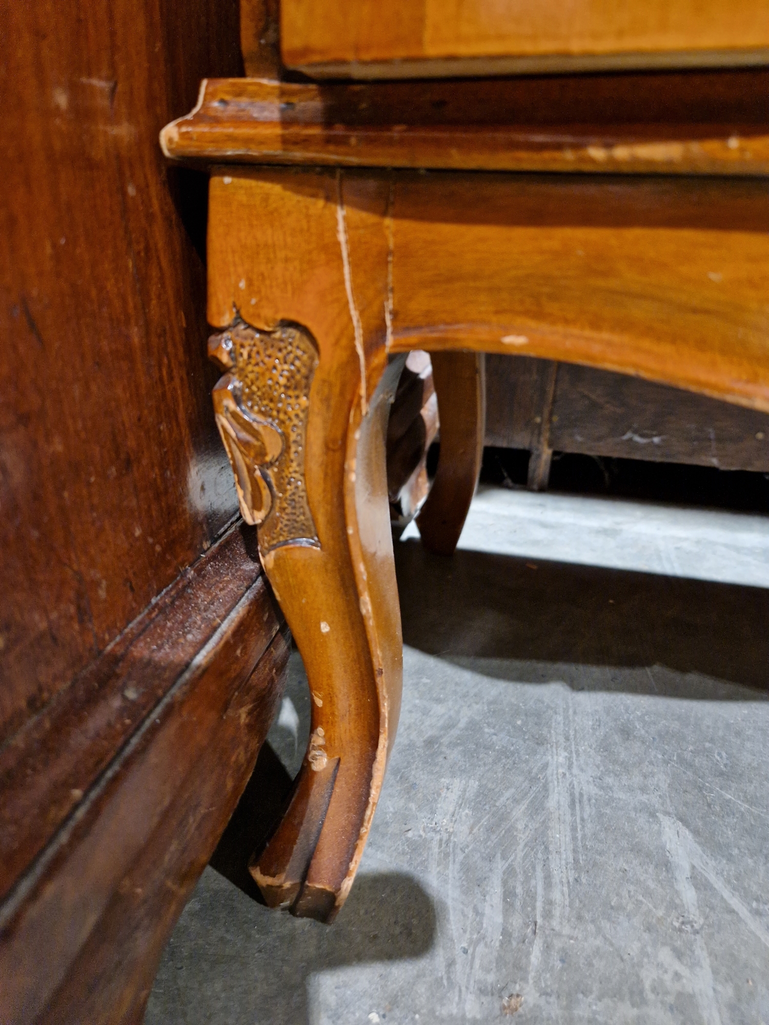 Reproduction marquetry inlaid bureau, the fall-front enclosing two fitted drawers and pigeonholes - Image 33 of 34