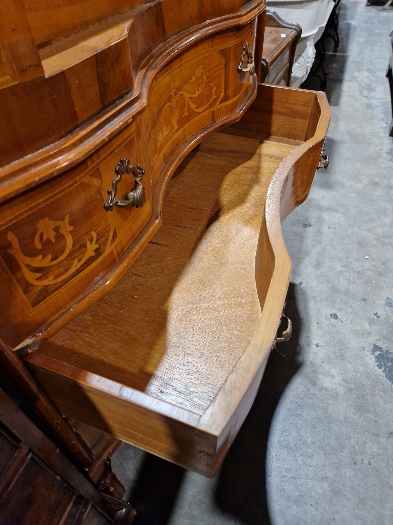 Reproduction marquetry inlaid bureau, the fall-front enclosing two fitted drawers and pigeonholes - Image 23 of 34