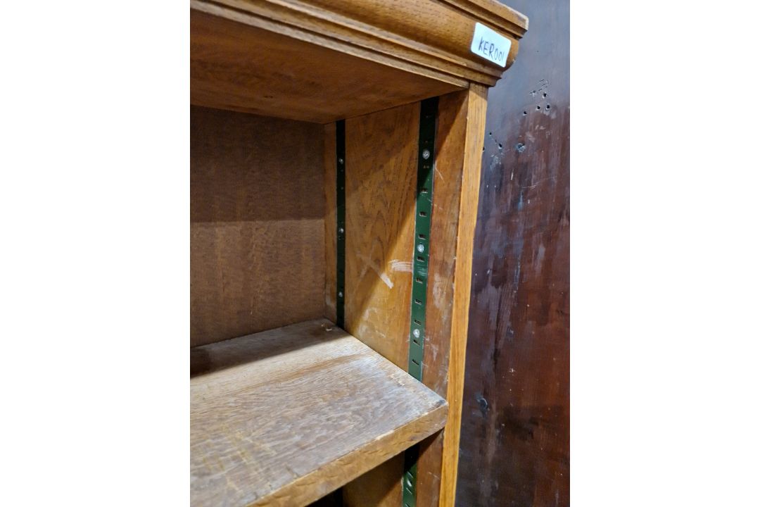 Unusually large oak bookcase, three section having 14 adjustable shelves, 172cm high x 310cm wide - Image 3 of 23
