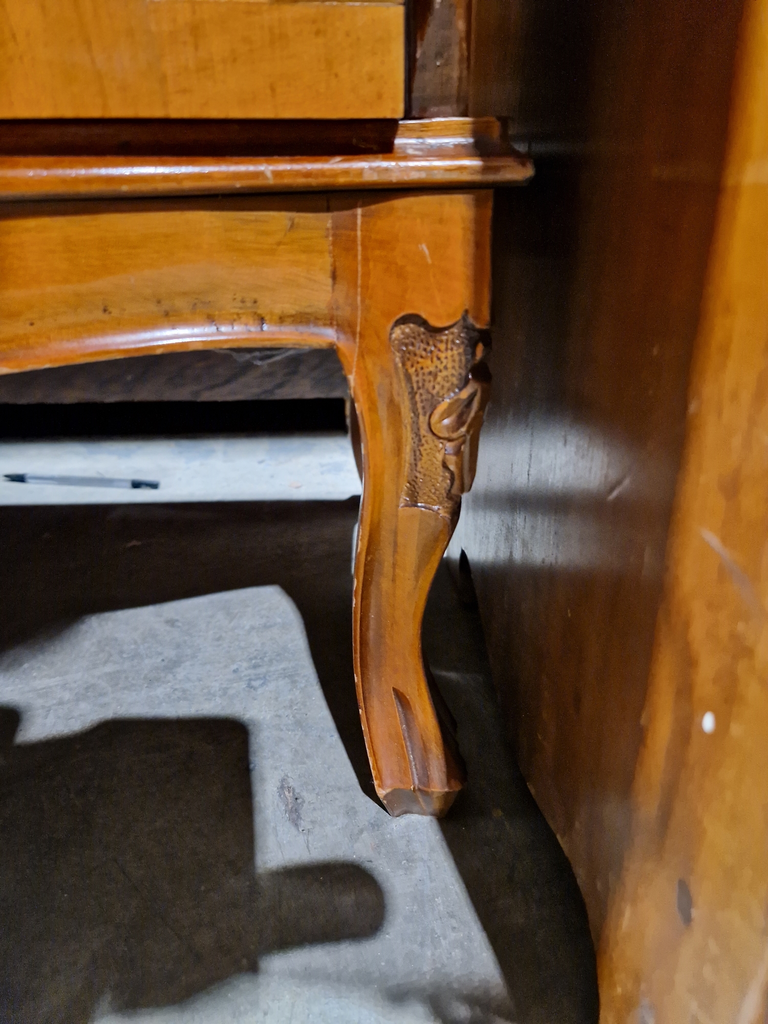Reproduction marquetry inlaid bureau, the fall-front enclosing two fitted drawers and pigeonholes - Image 34 of 34
