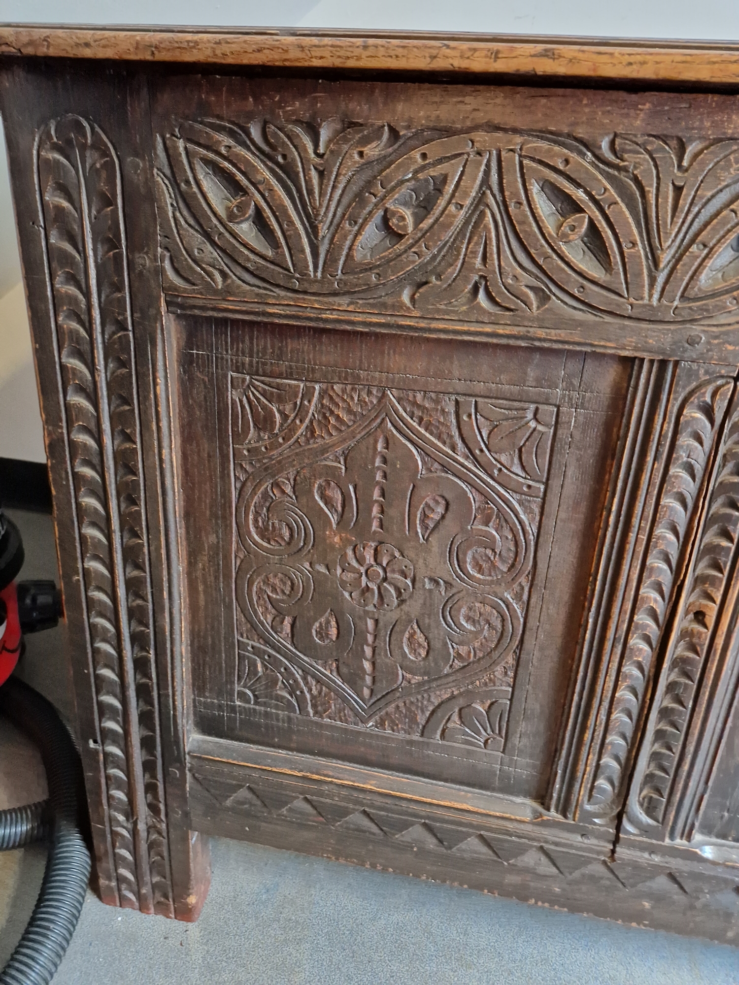 Antique oak coffer, the planked top with lunette frieze, the three-framed panel front scroll - Image 13 of 27