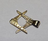 9ct gold Masonic folding rule pendant, approximately 2.5g in weight