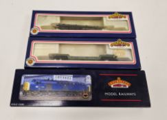 Bachmann Branch-line 00 gauge 32-477 Class 40 DIesel D325 split head code green together with 2 X