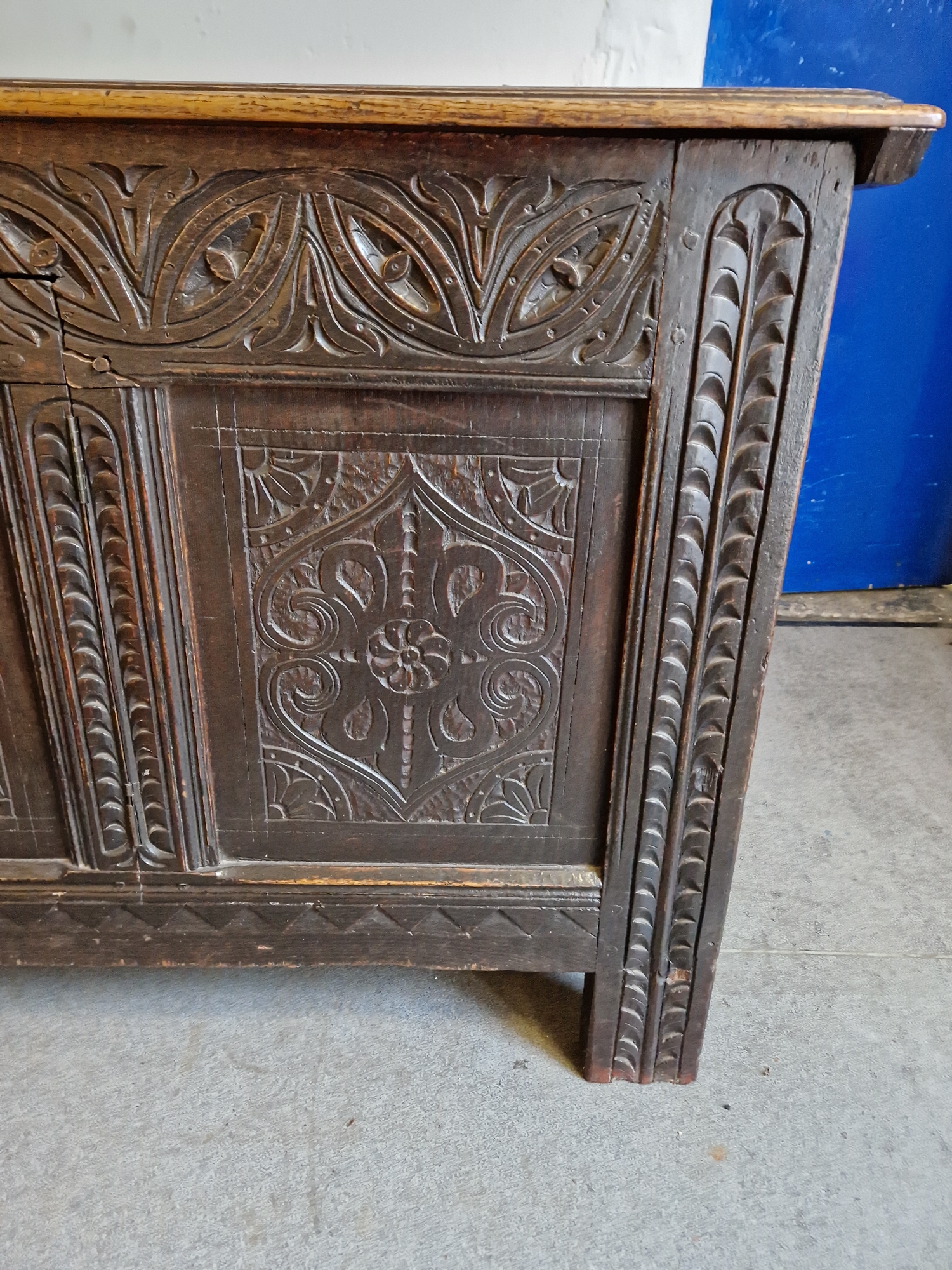 Antique oak coffer, the planked top with lunette frieze, the three-framed panel front scroll - Image 9 of 27
