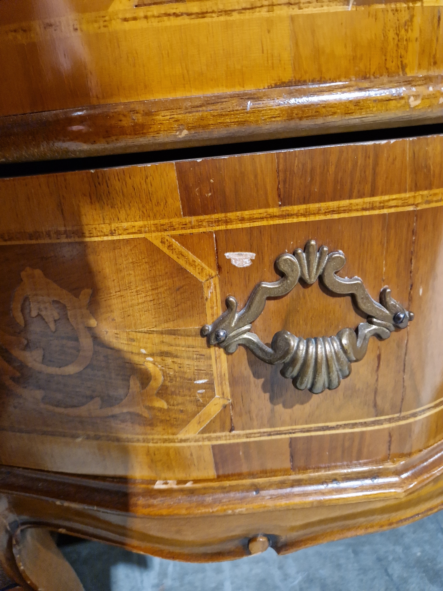 Reproduction marquetry inlaid bureau, the fall-front enclosing two fitted drawers and pigeonholes - Image 21 of 34