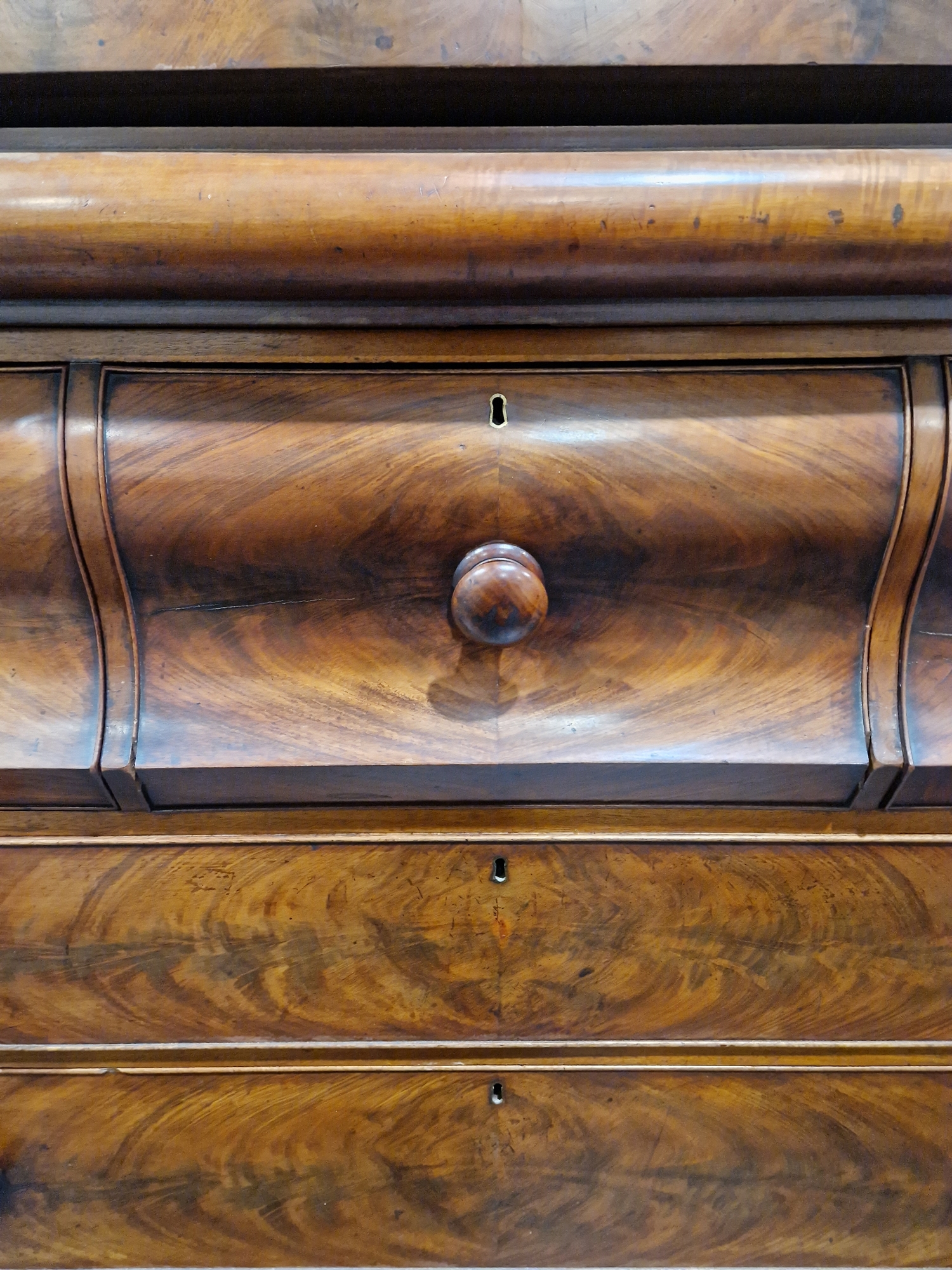 Victorian mahogany chest of drawers having a concealed frieze drawer, over three short and  three - Image 39 of 61