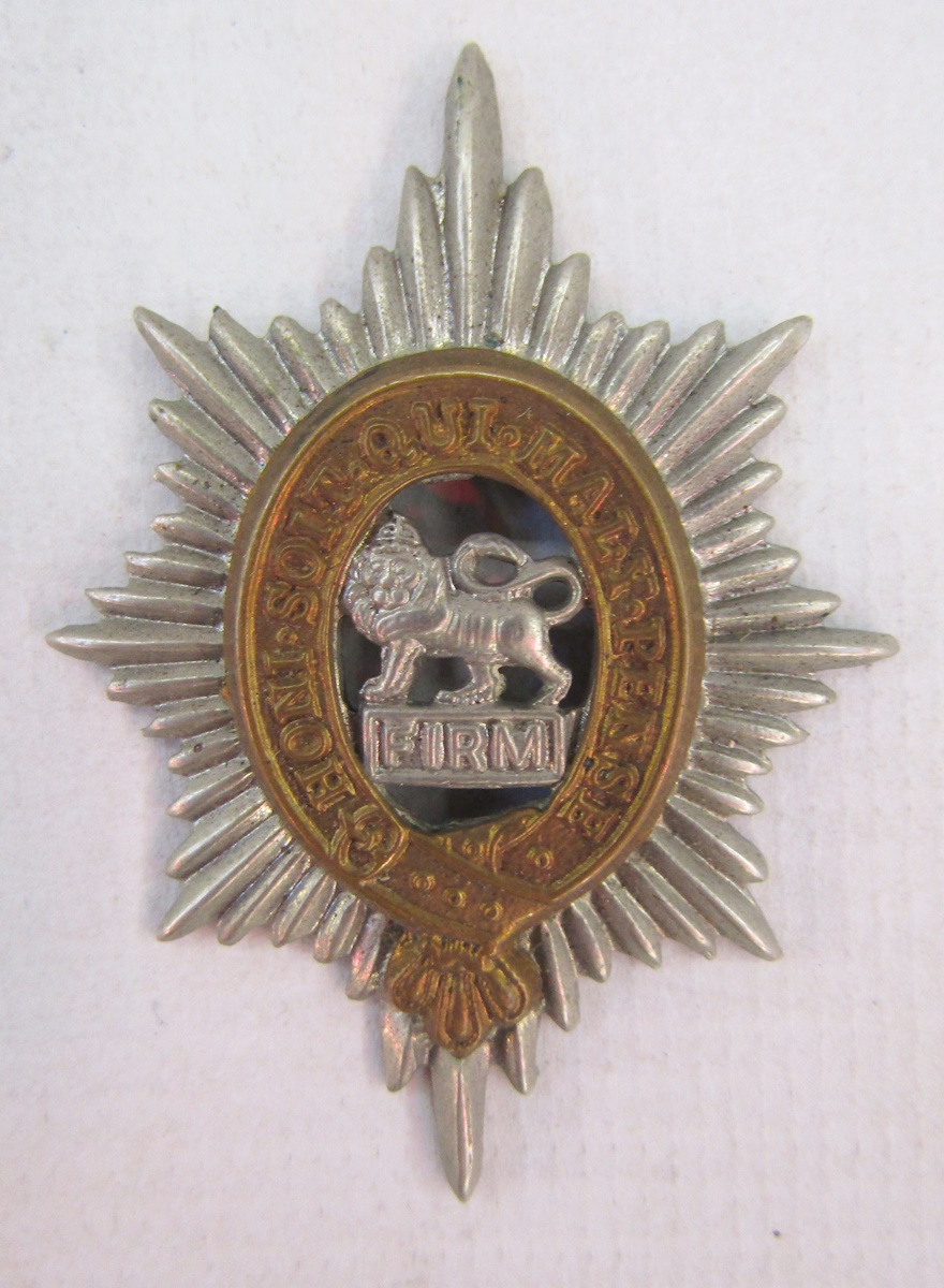Collection of Worcestershire Regiment items to include a wall plaque, blazer badges and car badges - Image 8 of 10