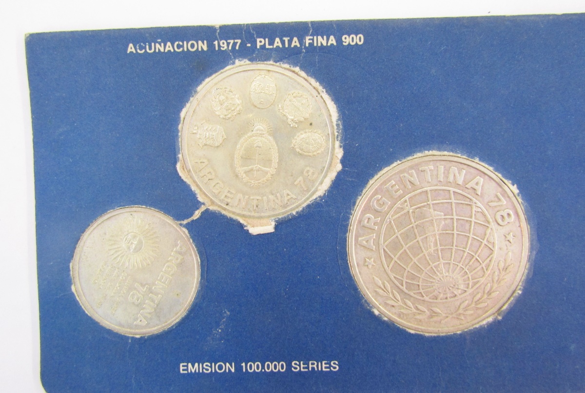 3 crowns, 1937, 1953 and 1965, 1953 blister pack of coins half crown to farthing (9) together with - Image 12 of 16