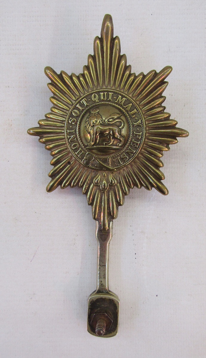 Collection of Worcestershire Regiment items to include a wall plaque, blazer badges and car badges - Image 3 of 10