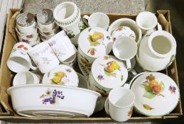 Botanic Gardens Daisy flower vase, a Portmeirion Pomona vase, a Royal Worcester Evesham part service