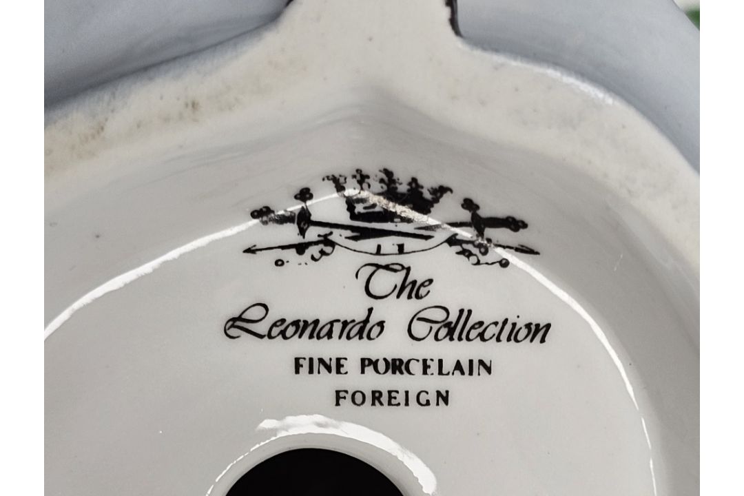 Walt Disney group of Snow White and the Seven Dwarfs, a Leonardo Collection bone china model of a - Image 3 of 4